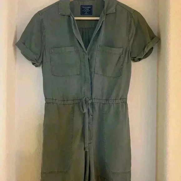 Abercrombie & Fitch Romper Shorts - Picture 2 of 4